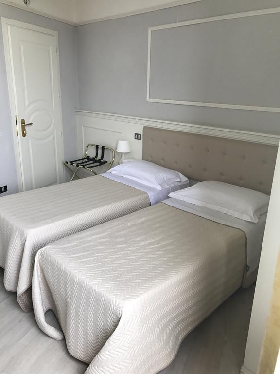 Hotel Ariston Livorno Buitenkant foto